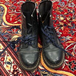 Dr. Martens Pre-loved Navy Boots